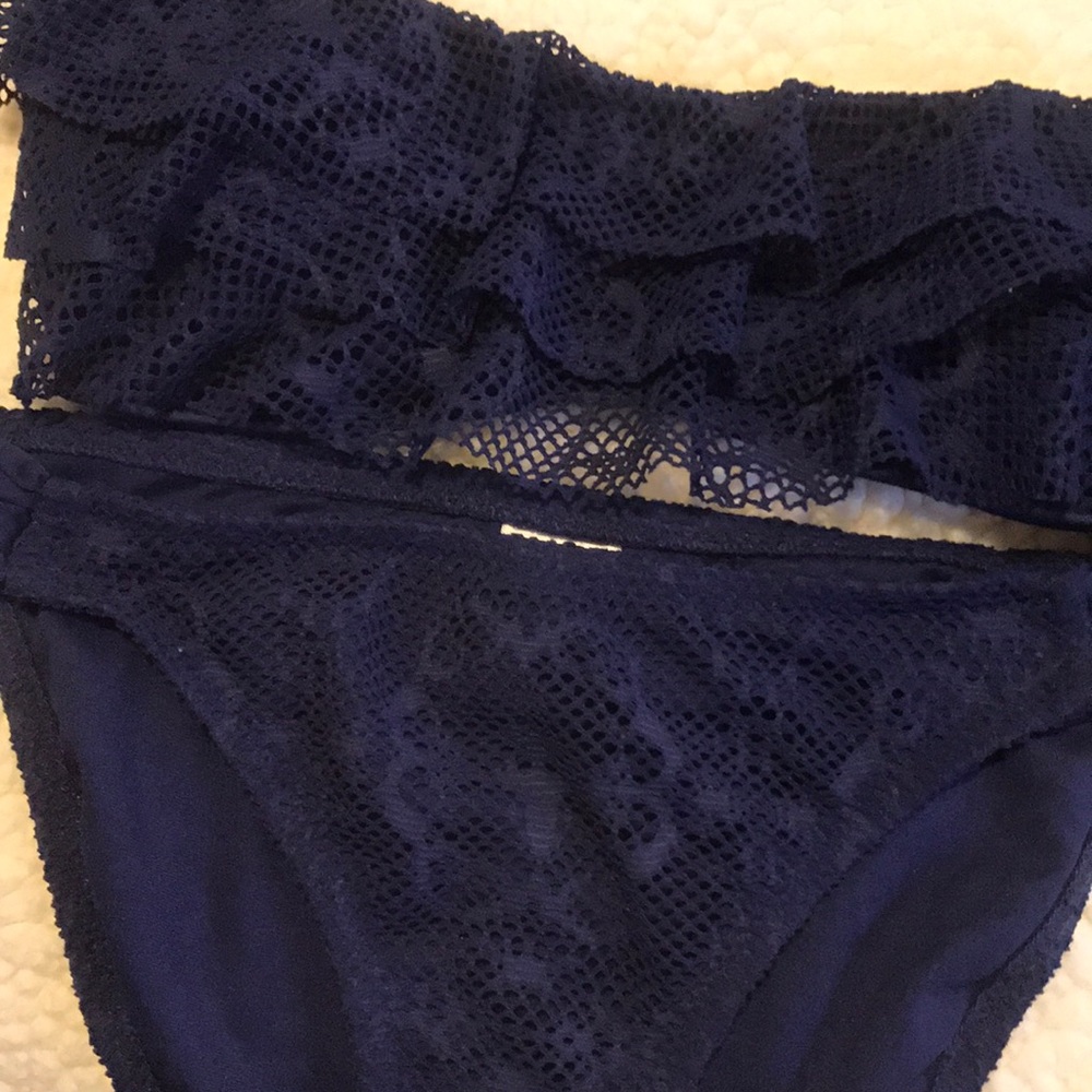 Bikini - Picture 2 of 3